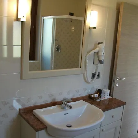 Hotel Ariotto Village